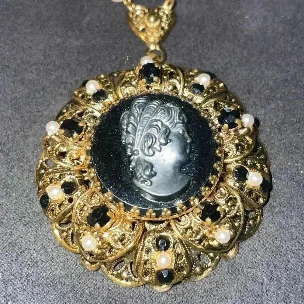Western Germany vintage floral porphory glass cameo pendant